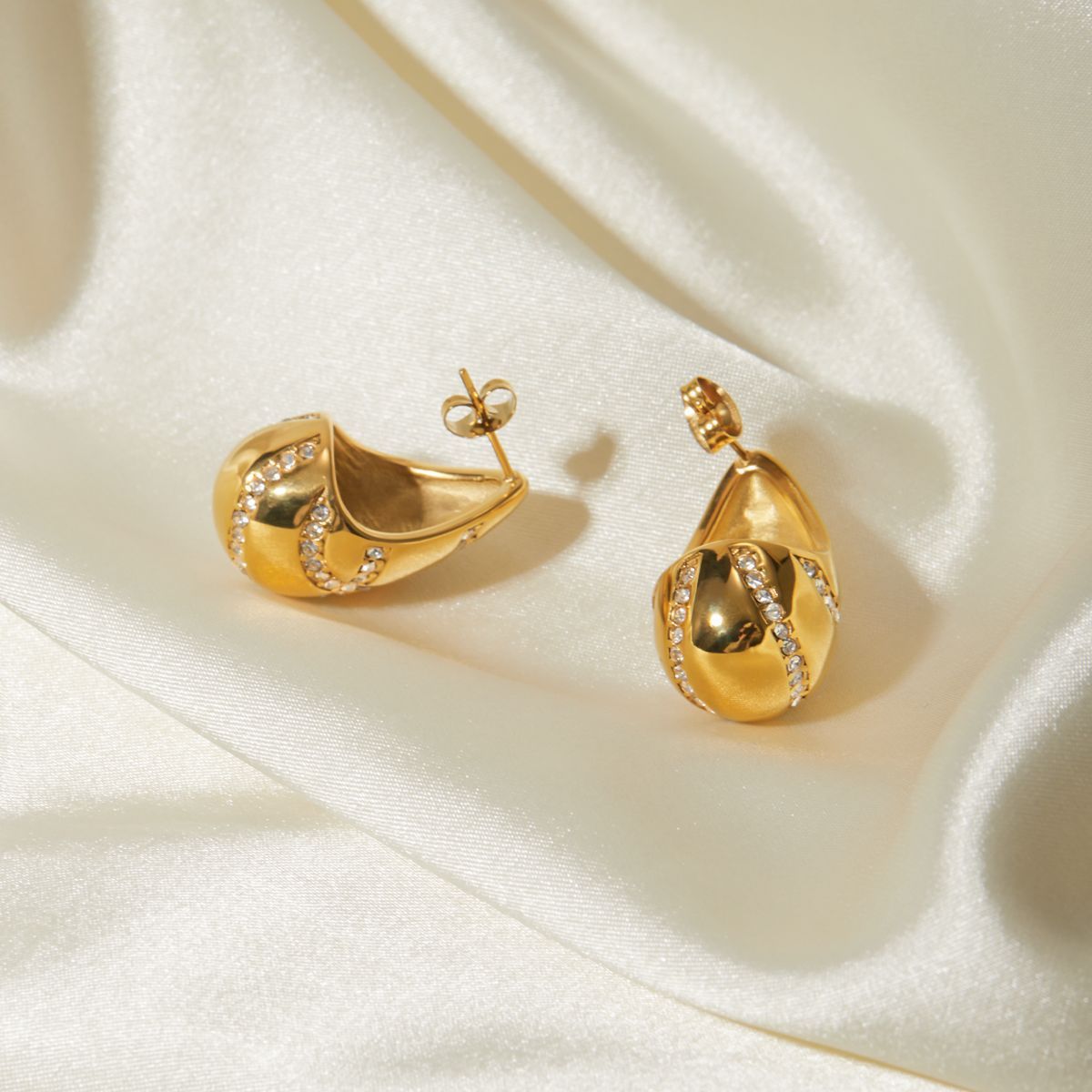 Quilla Teardrop Earrings