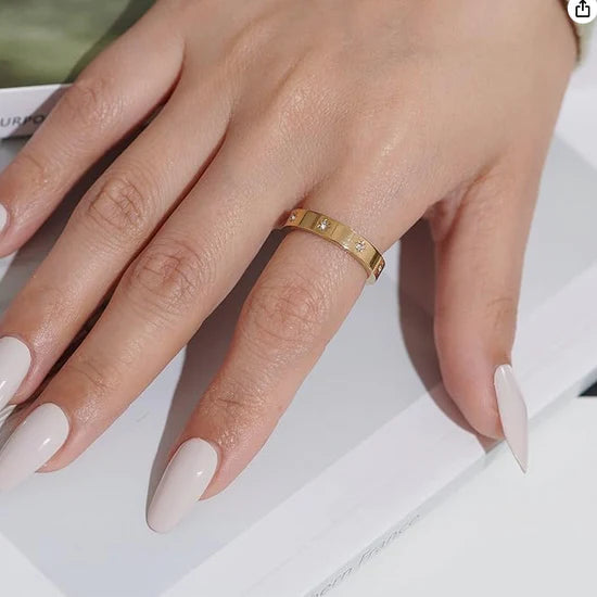 Annika Star Ring