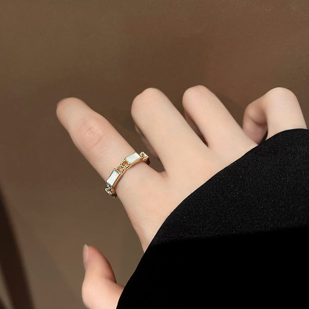 Viola Gold Pearl Ring
