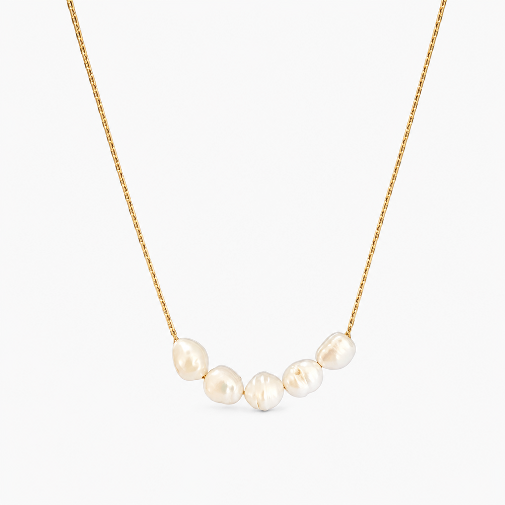 Refined Pearl Necklace