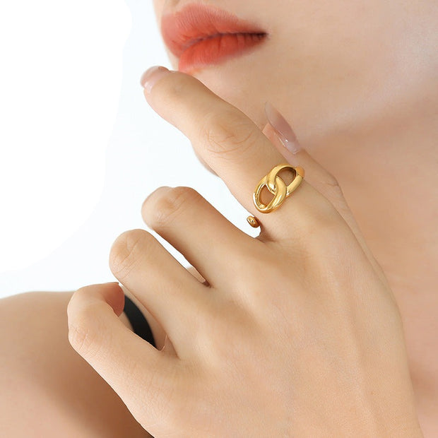 Lustrious Knot Gold Ring