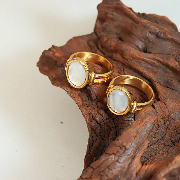 Belle Golden Seashell Ring